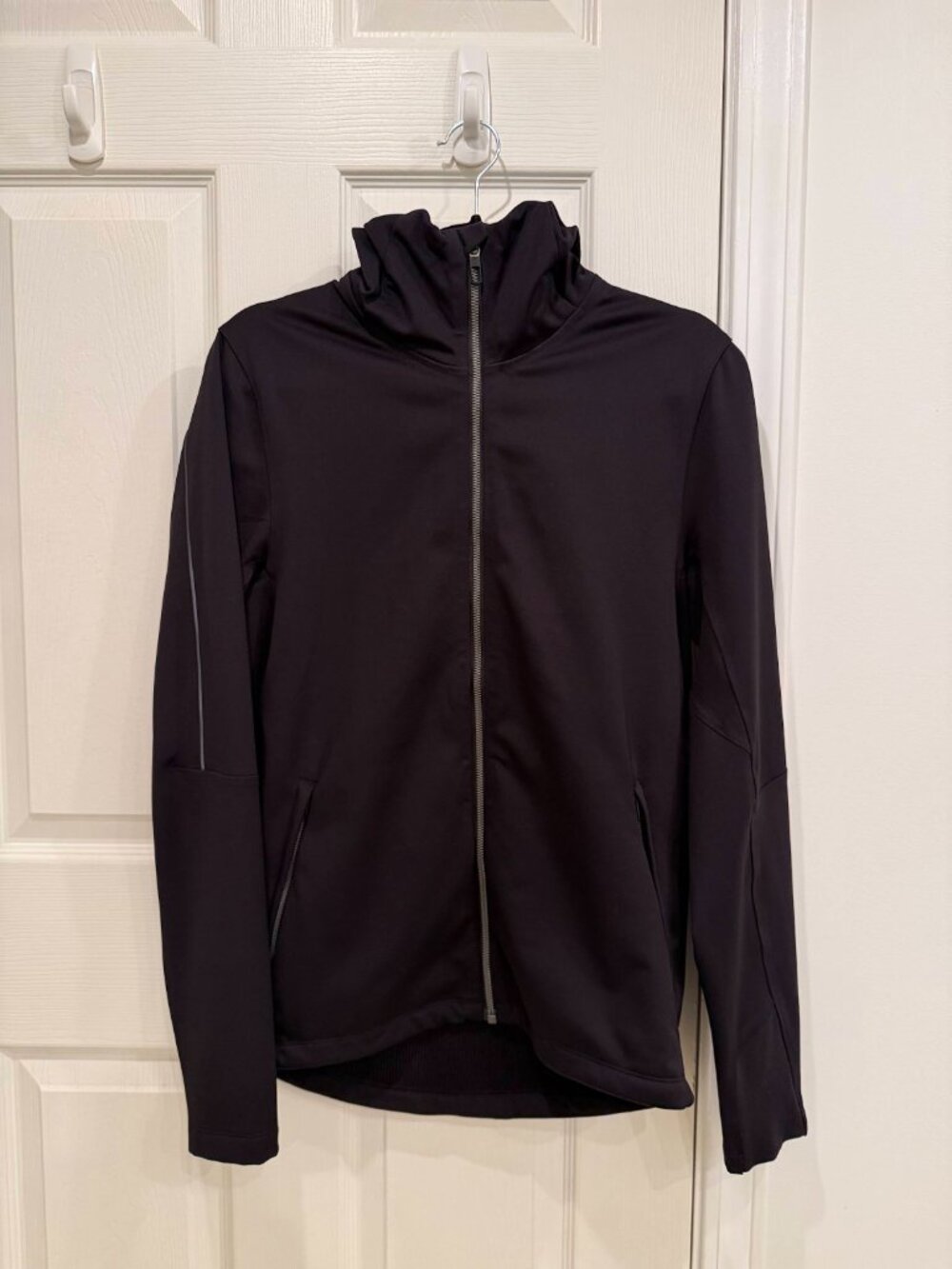 lululemon Fleece Back Soft Shell - Picture 9 of 10
